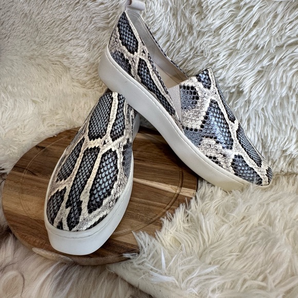 Vince ( Brand New ) designer Saxon 2 Slip On Sneakers in Snake skin Print shoe - Picture 8 of 10
